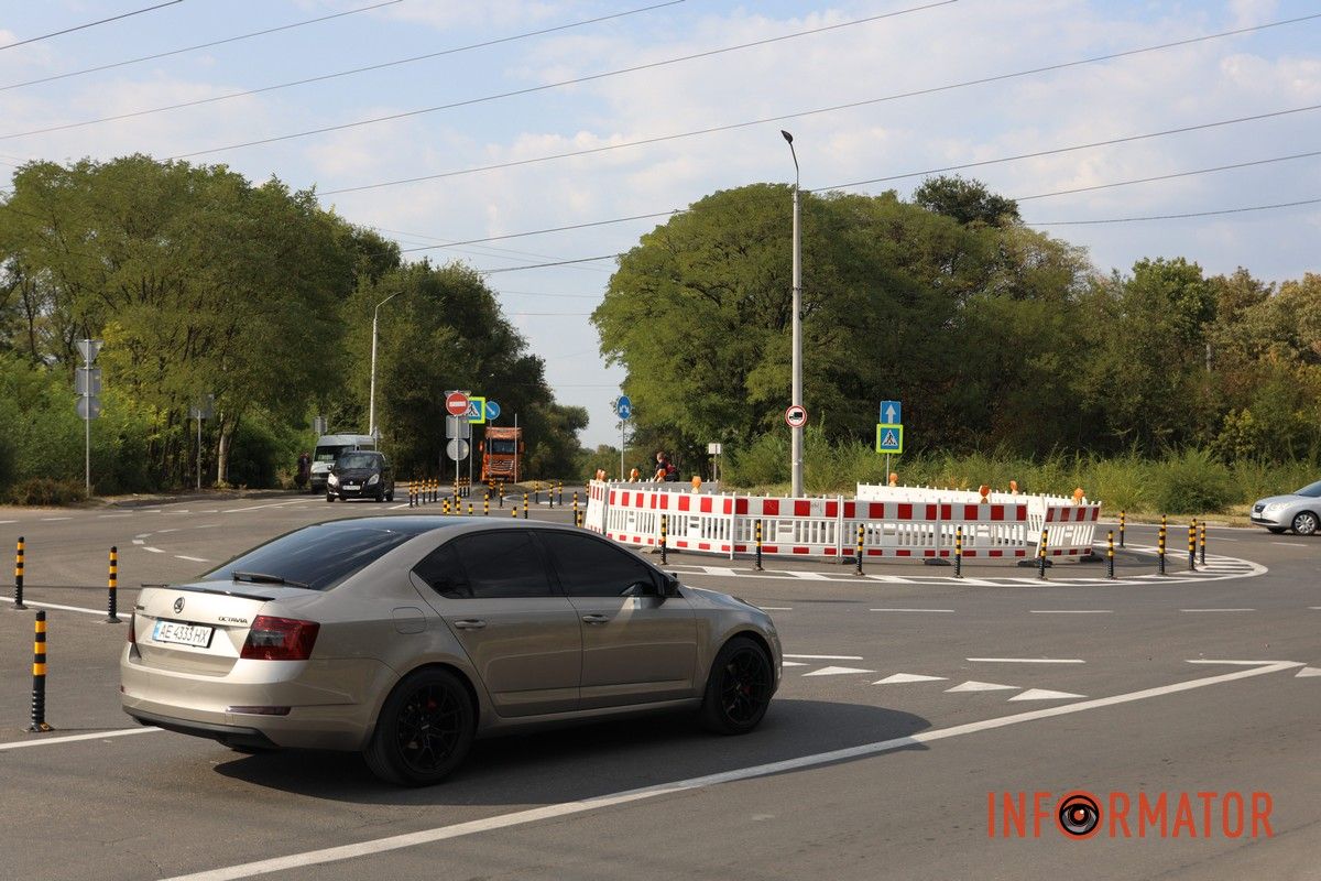 Здесь установили делинеаторы (дорожные столбики) В Днепре на проспекте Богдана Хмельницкого появилась кольцевая развязка 4