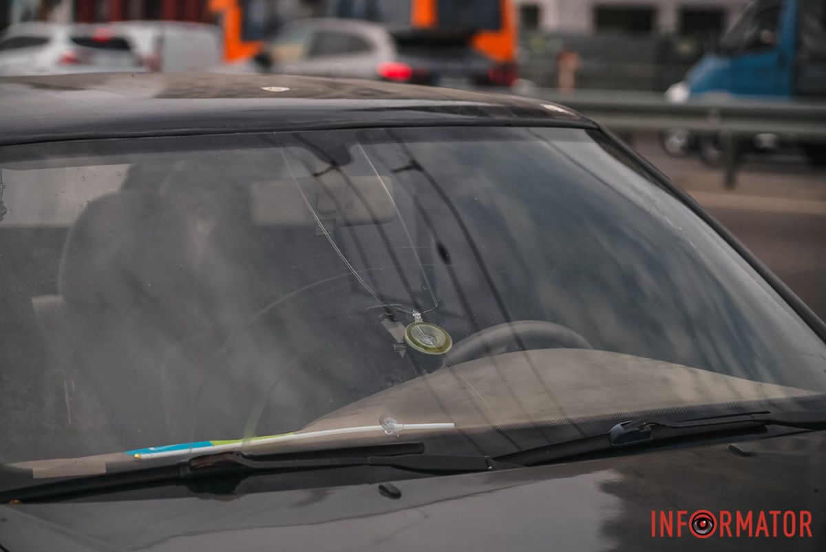 В Днепре на Слобожанском проспекте вблизи пешеходного перехода Chery сбил мужчину: человек в больнице, движение затруднено 11