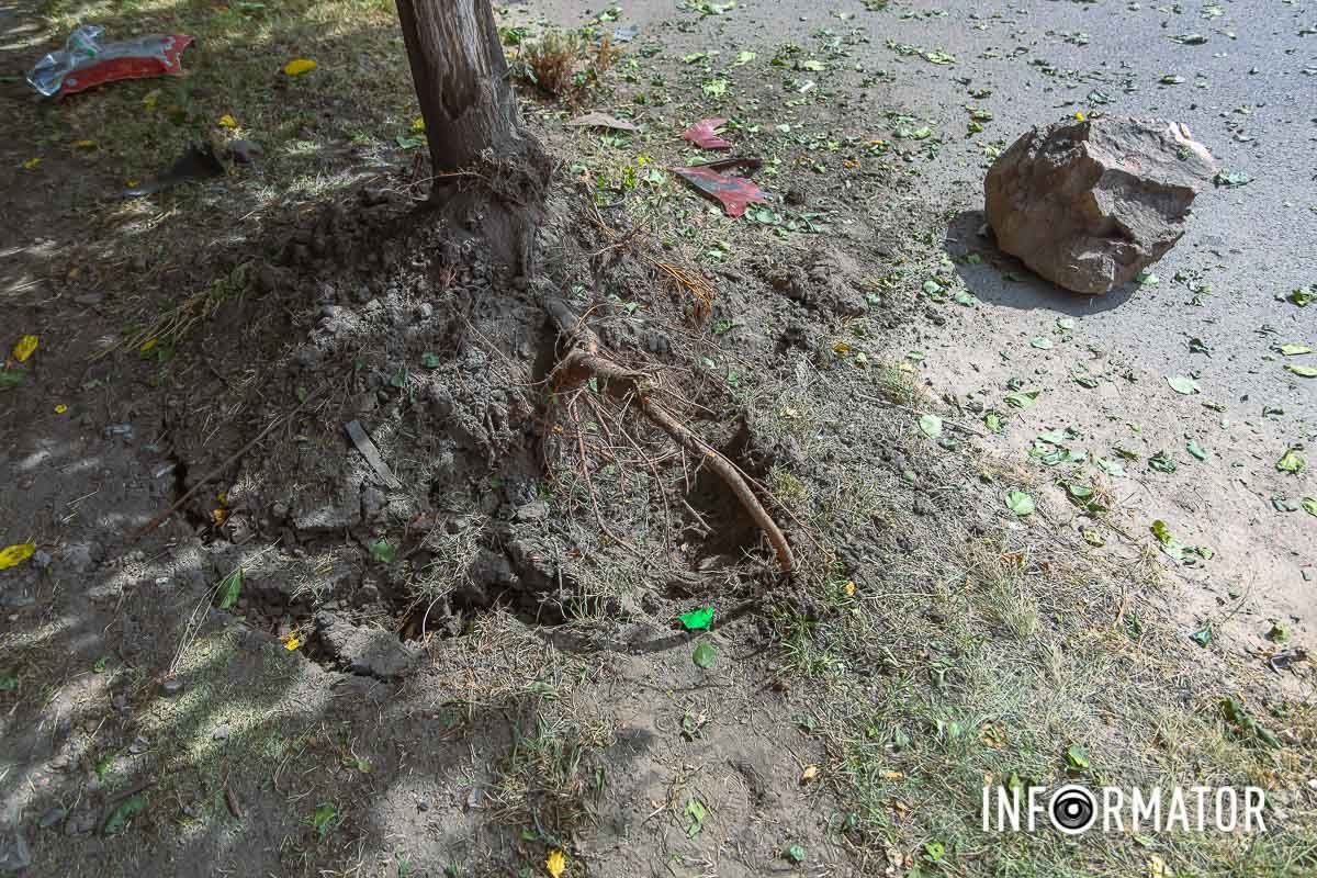 В Днепре на Конотопской Hyundai перевернулся на крышу: водитель в больнице 9