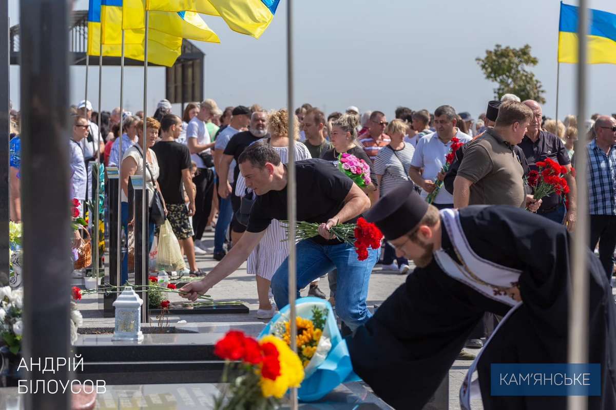 Перший етап будівництва Меморіального комплексу на честь загиблих Героїв завершили у Кам’янському 2