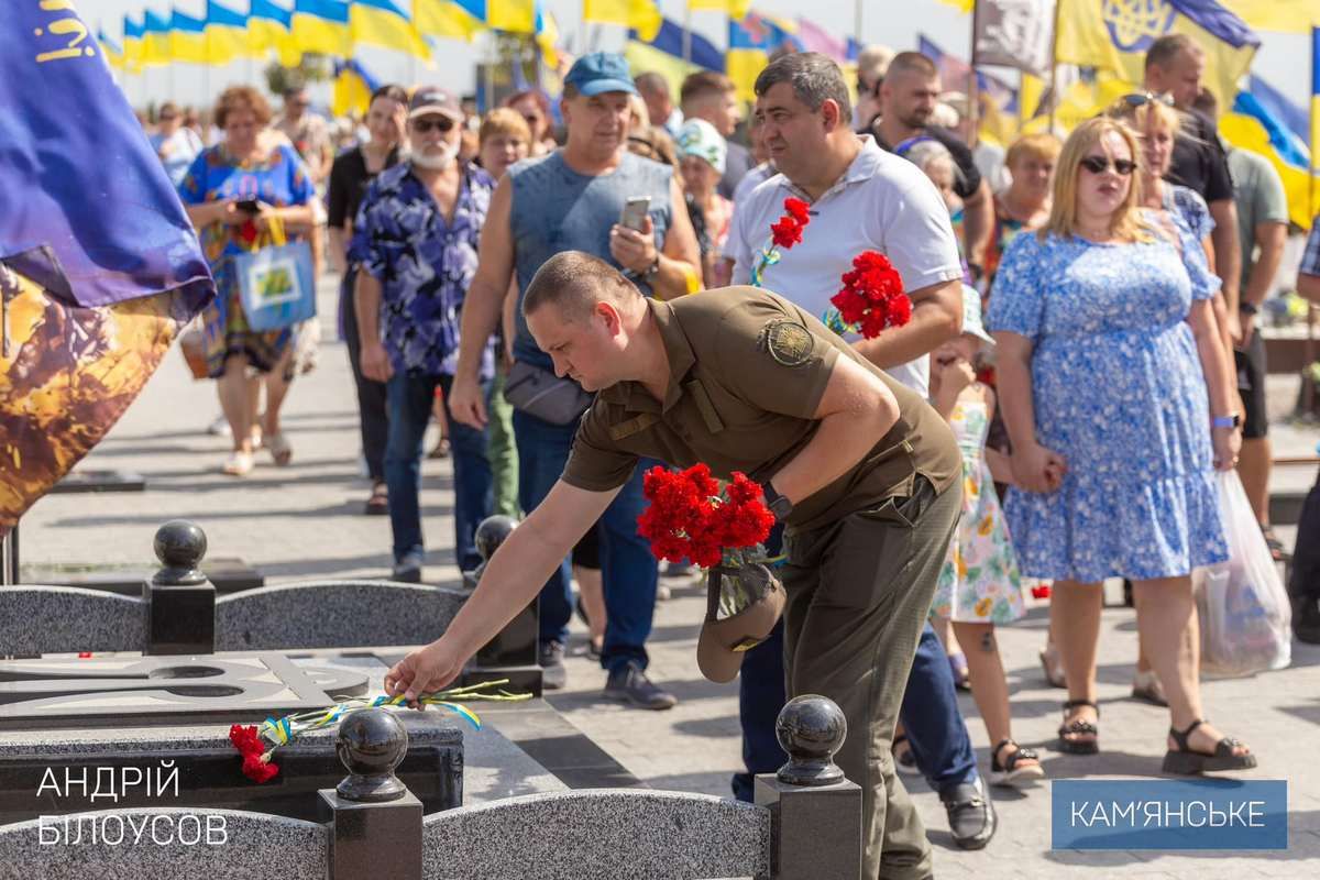 Перший етап будівництва Меморіального комплексу на честь загиблих Героїв завершили у Кам’янському 4
