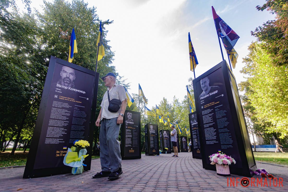 Рідні та порбатими принесли квіти  Рідні та порбатими принесли квіти