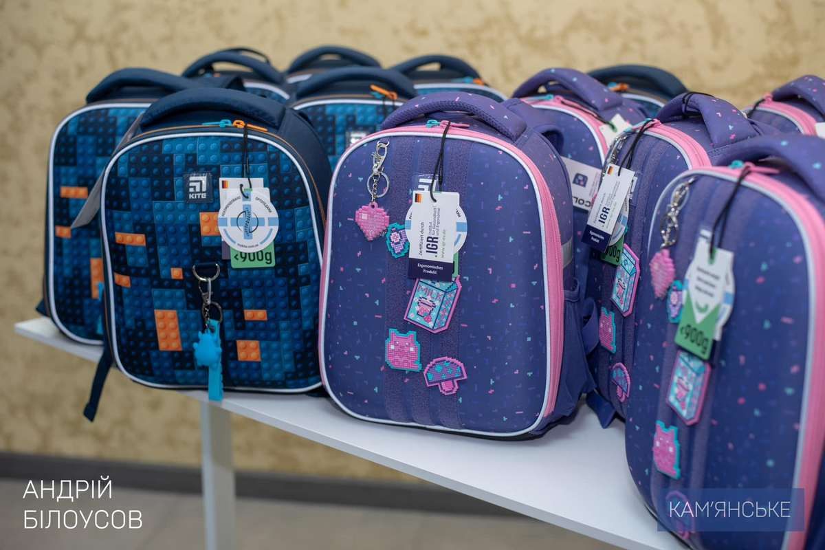 Першокласникам Кам’янського вручили рюкзаки та шкільне приладдя перед 1 вересня 5