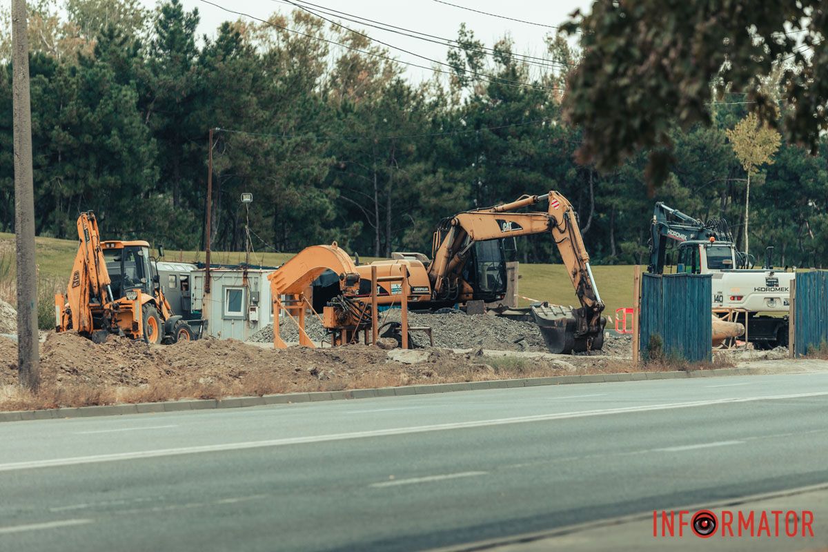 Работы продолжаются у бульвара Славы