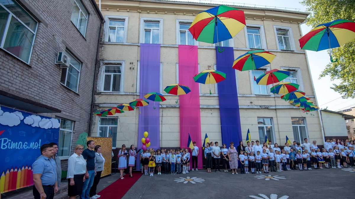 Розпочався новий навчальний рік: святкові лінійки пройшли у школах Кам’янського
