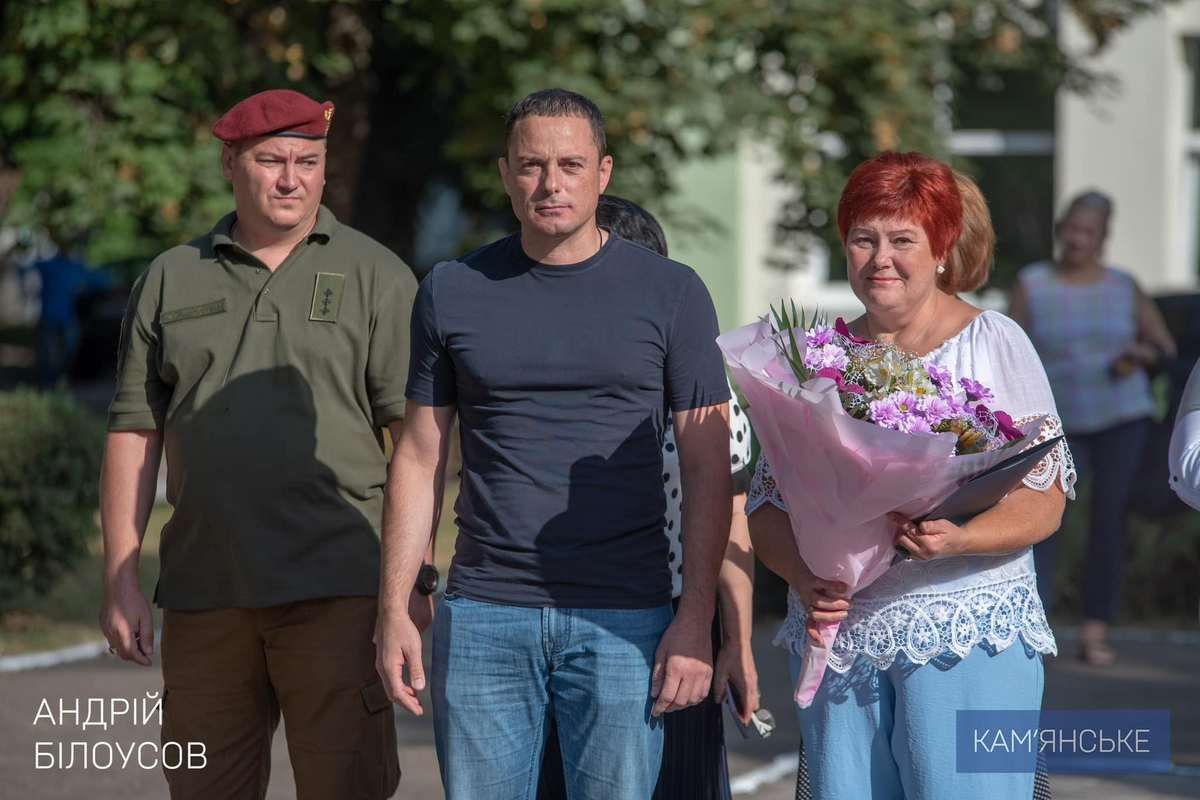 Міський голова відвідав свято першого дзвоника в Ліцеї №24 та в Ліцеї №20 імені О. І. Стовби Розпочався новий навчальний рік: святкові лінійки пройшли у школах Кам’янського 3