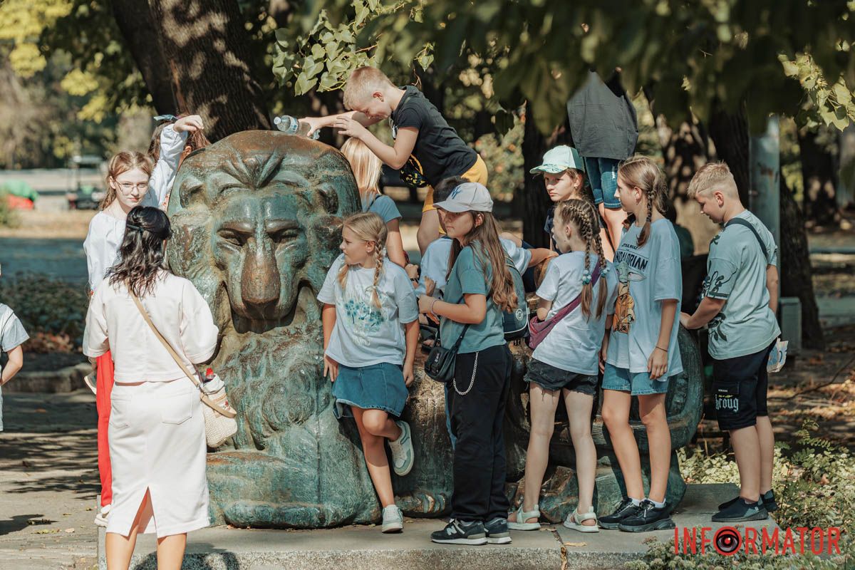 Скульптура льва