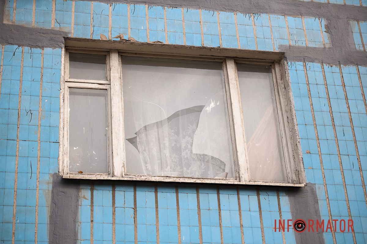 У Дніпрі ліквідовують наслідки нічної ракетної атаки: як виглядають пошкоджені будівлі 18