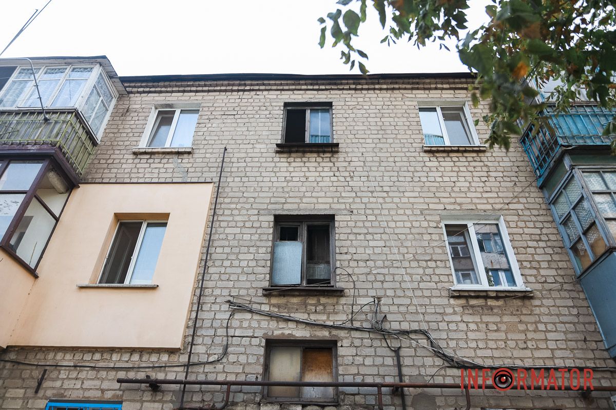 У Дніпрі ліквідовують наслідки нічної ракетної атаки: як виглядають пошкоджені будівлі 23