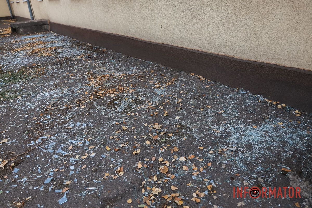 У Дніпрі ліквідовують наслідки нічної ракетної атаки: як виглядають пошкоджені будівлі 29