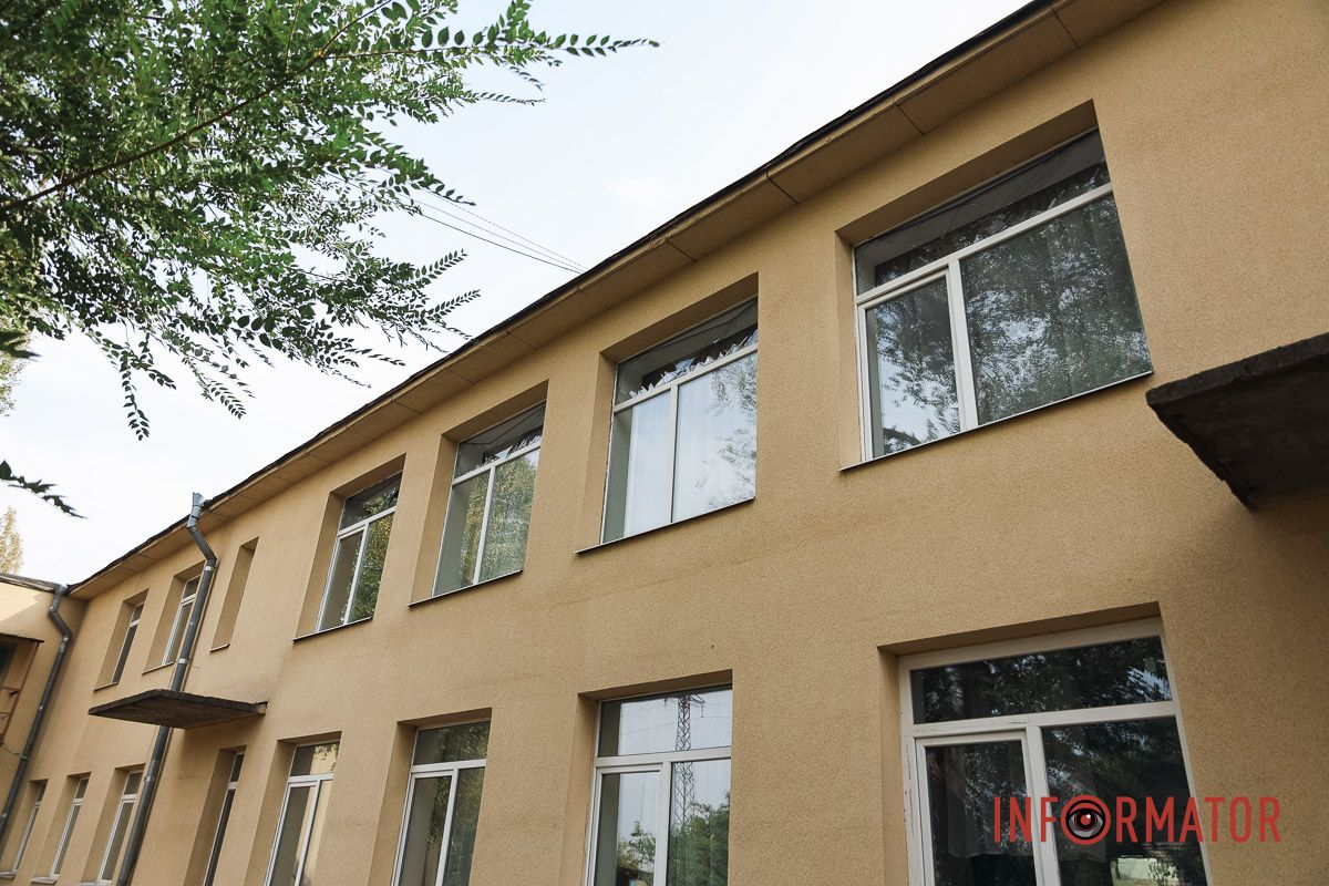 У Дніпрі ліквідовують наслідки нічної ракетної атаки: як виглядають пошкоджені будівлі 30