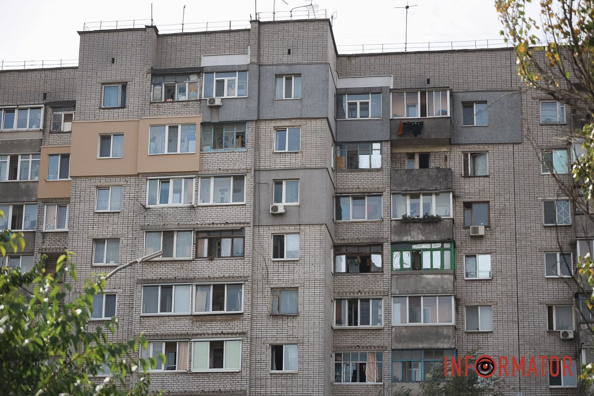 У Дніпрі ліквідовують наслідки нічної ракетної атаки: як виглядають пошкоджені будівлі 1