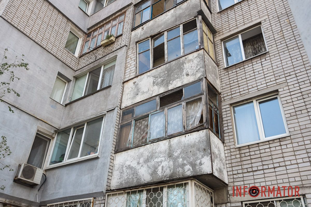 У Дніпрі ліквідовують наслідки нічної ракетної атаки: як виглядають пошкоджені будівлі 4