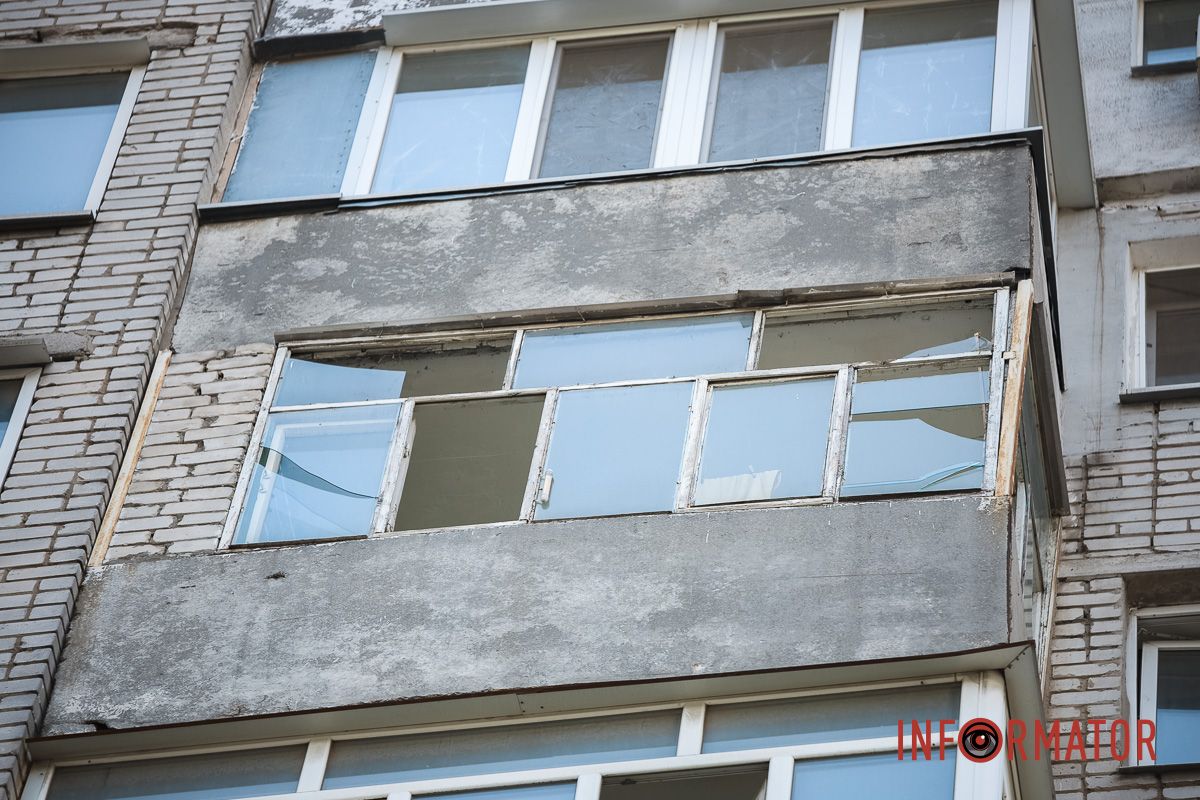 У Дніпрі ліквідовують наслідки нічної ракетної атаки: як виглядають пошкоджені будівлі 7
