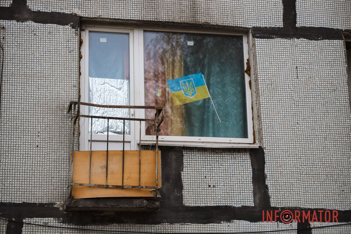 У Дніпрі ліквідовують наслідки нічної ракетної атаки: як виглядають пошкоджені будівлі 12