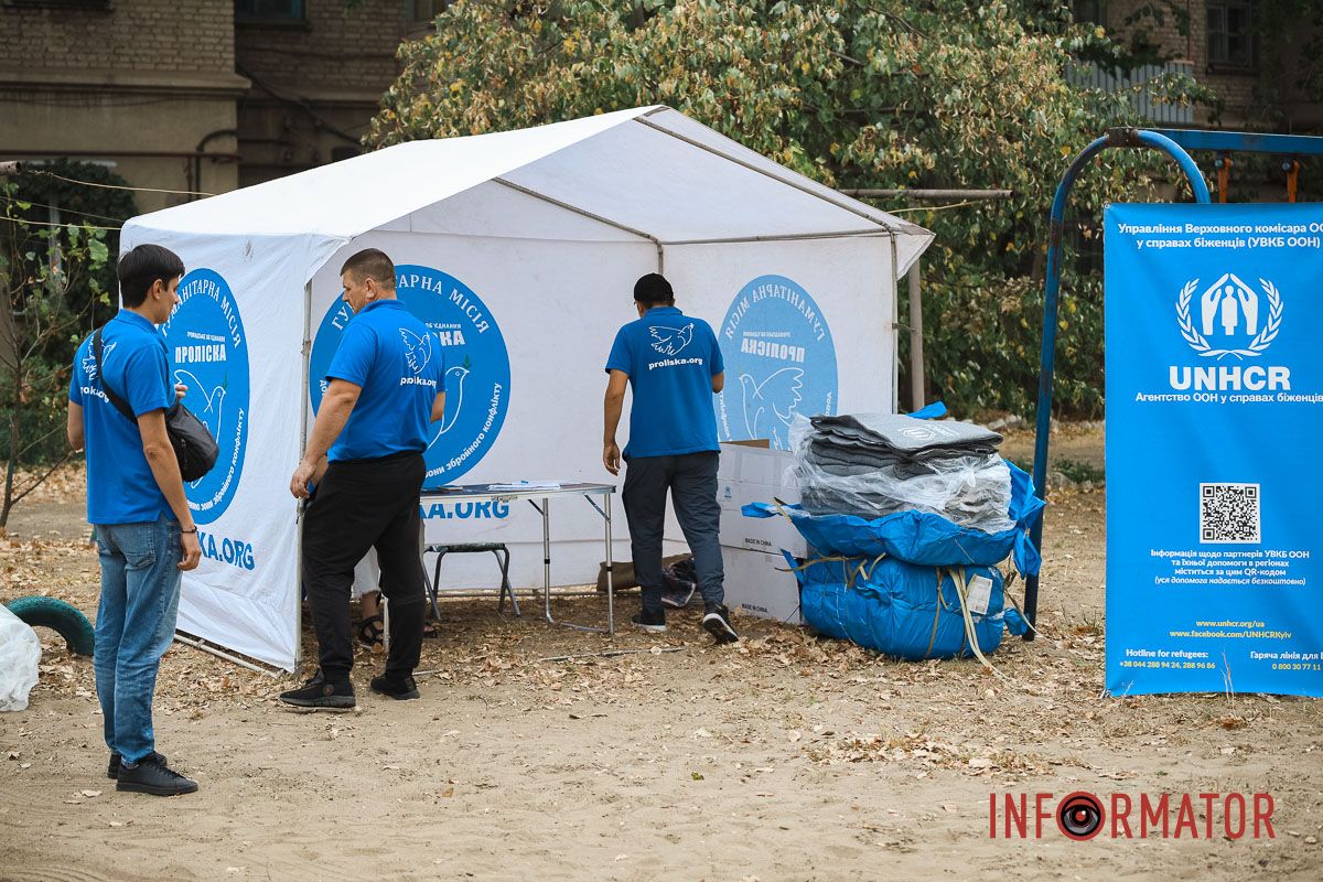 У Дніпрі ліквідовують наслідки нічної ракетної атаки: як виглядають пошкоджені будівлі 14