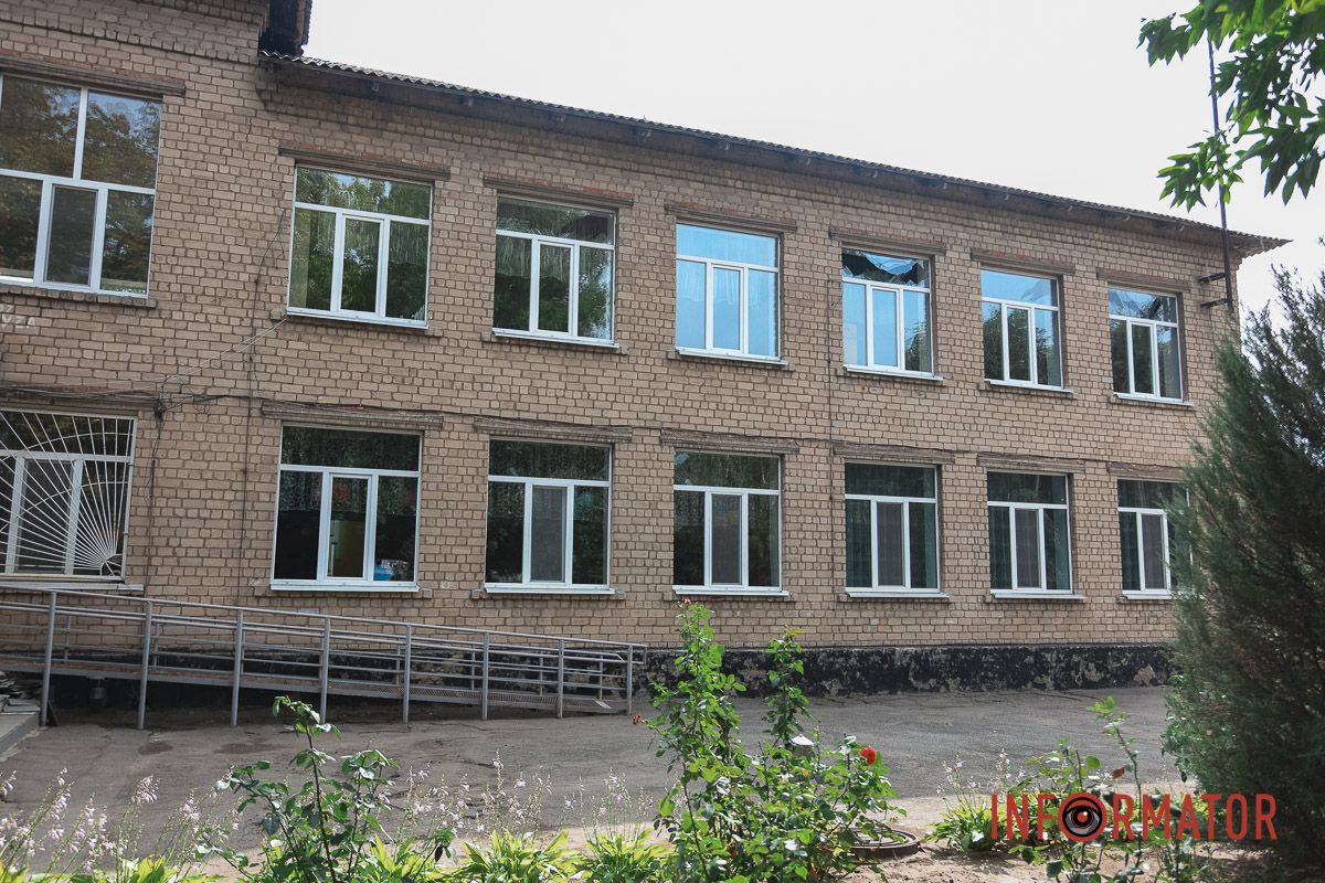 У гімназії потрощені вікна