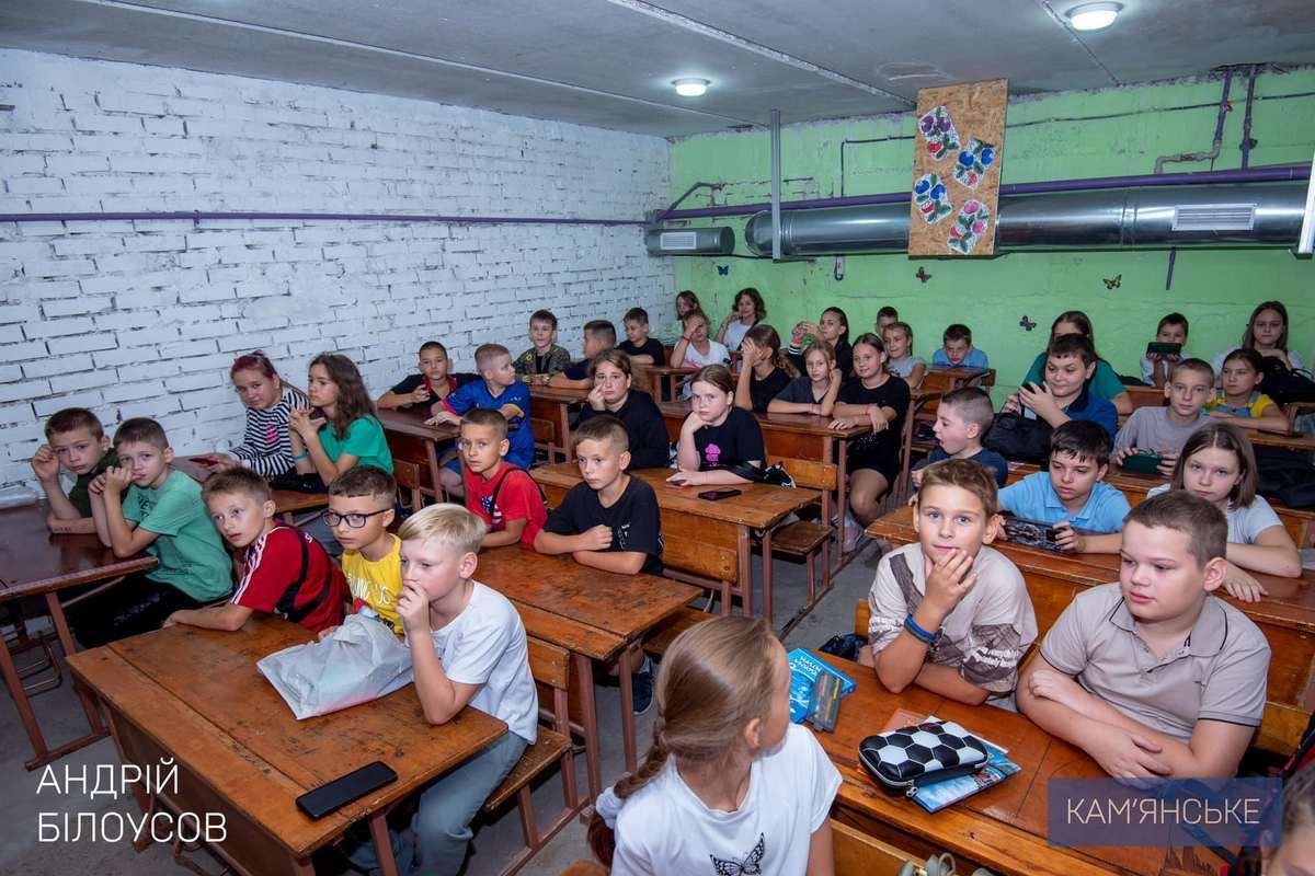 Будівництво бомбосховищ в Гімназії №12 та Ліцеї №22 мають розпочати в цьому місяці Мер Кам’янського перевірив, як виконуються ремонтні роботи в укриттях у навчальних закладах 7