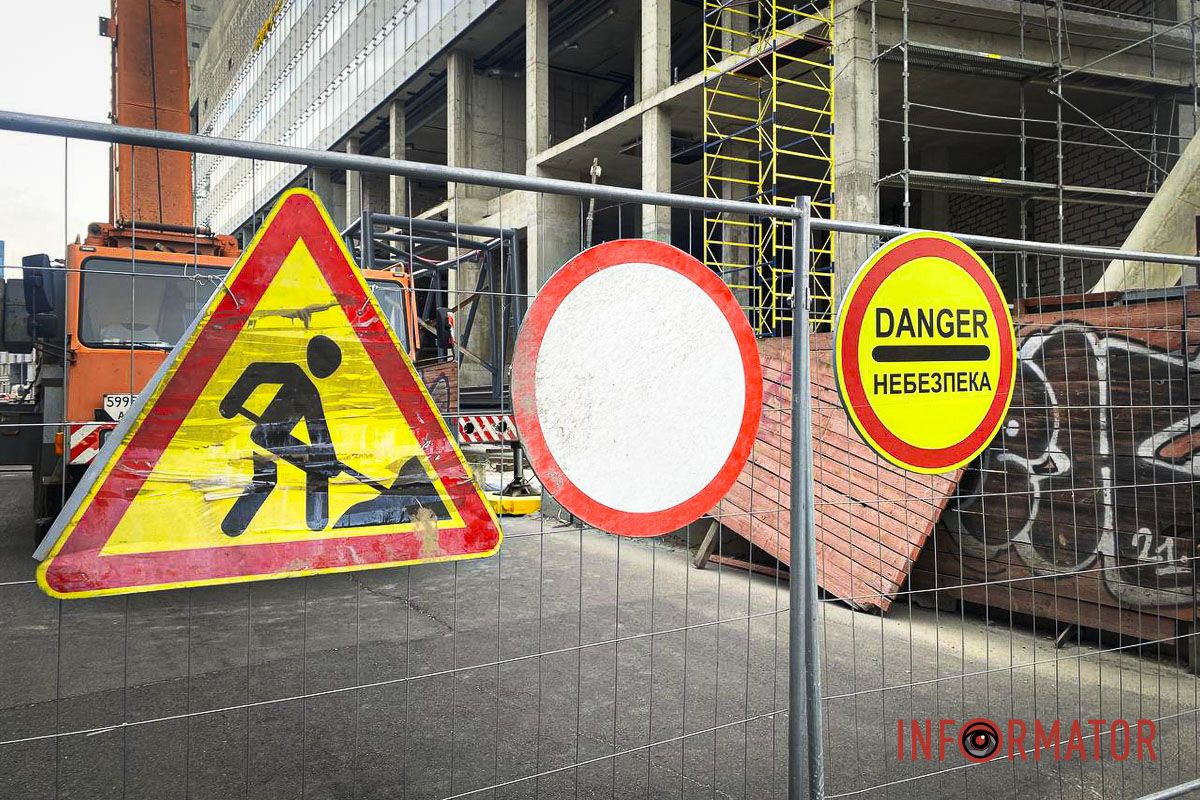 На месте установлены пустые знаки