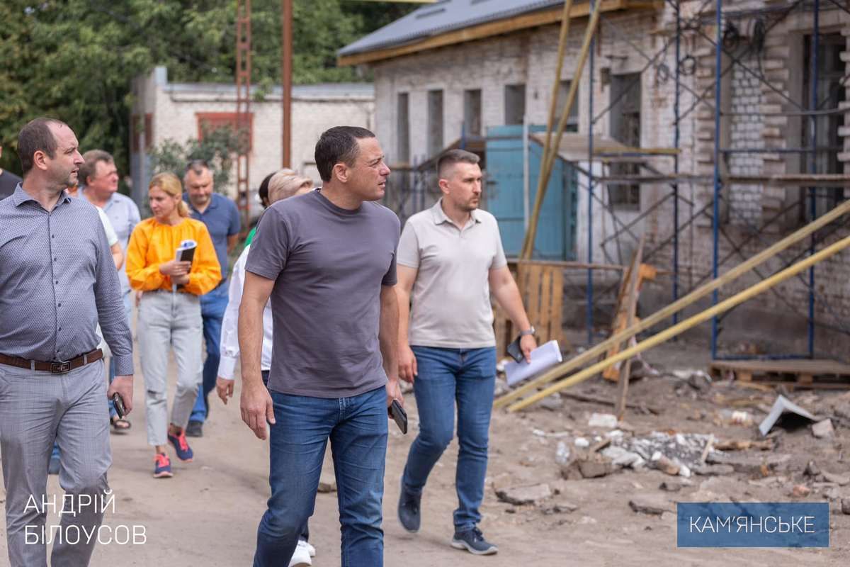 Мер міста проінспектував роботи у лікувальних відділеннях  Грант Європейського Інвестиційного банку: у Кам’янському ремонтують лікарні 8
