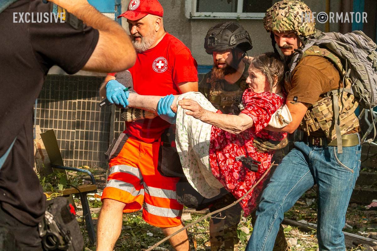 Спасение пожилой женщины из дома Спасение пожилой женщины из дома