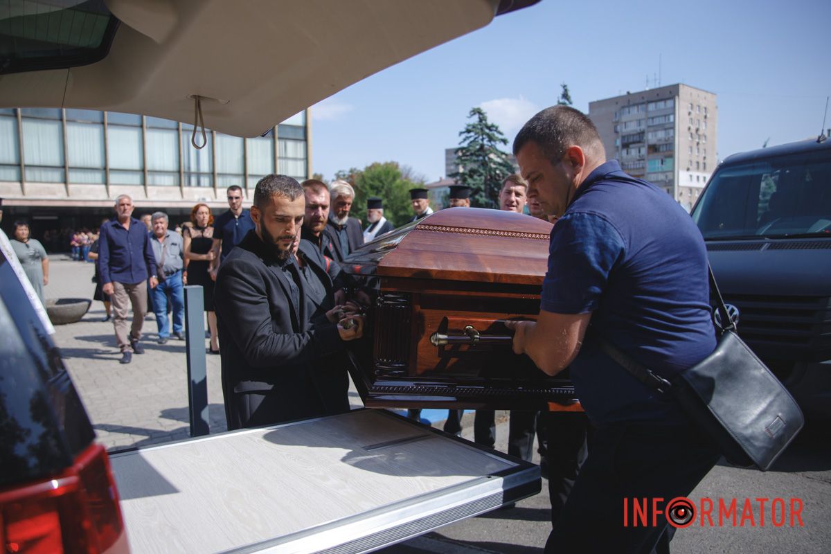 В Днепре провели в засвете руководителя театра оперы и балета Константина Пинчука 16