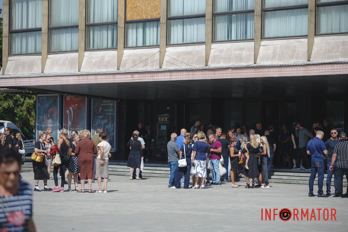 В Днепре провели в засвете руководителя театра оперы и балета Константина Пинчука 19