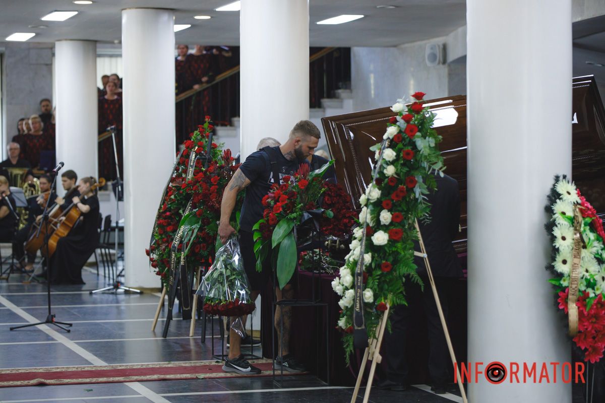 В Днепре провели в засвете руководителя театра оперы и балета Константина Пинчука 8