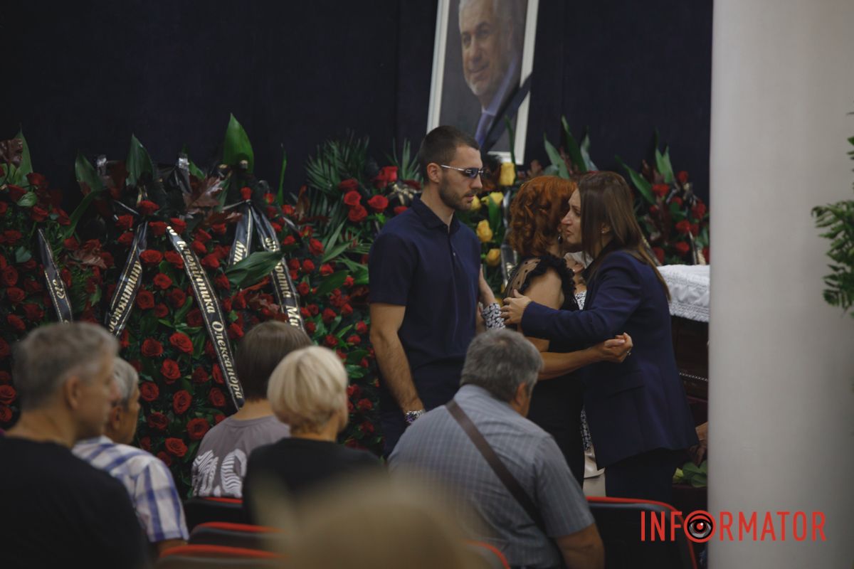 В Днепре провели в засвете руководителя театра оперы и балета Константина Пинчука 13