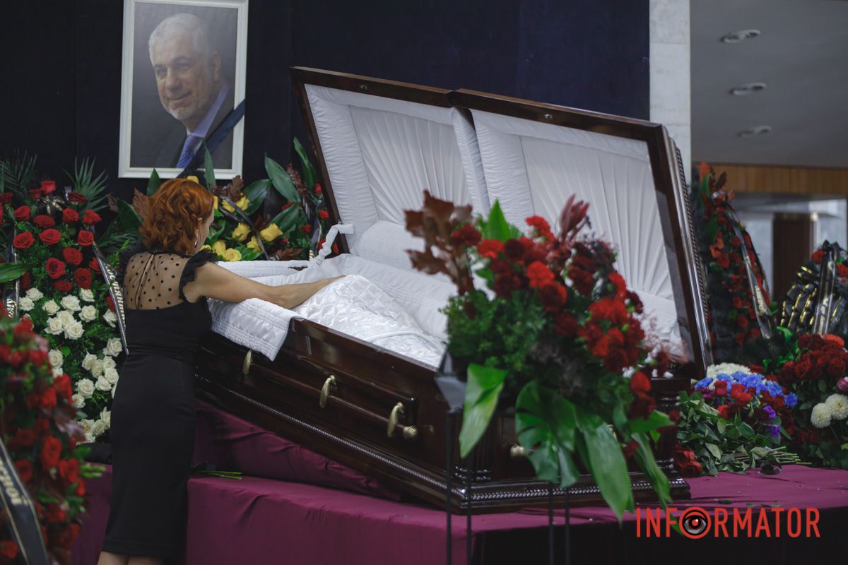 В Днепре провели в засвете руководителя театра оперы и балета Константина Пинчука 11