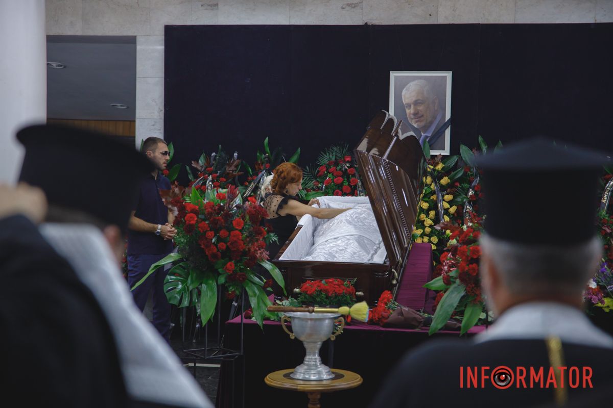 В Днепре провели в засвете руководителя театра оперы и балета Константина Пинчука 20