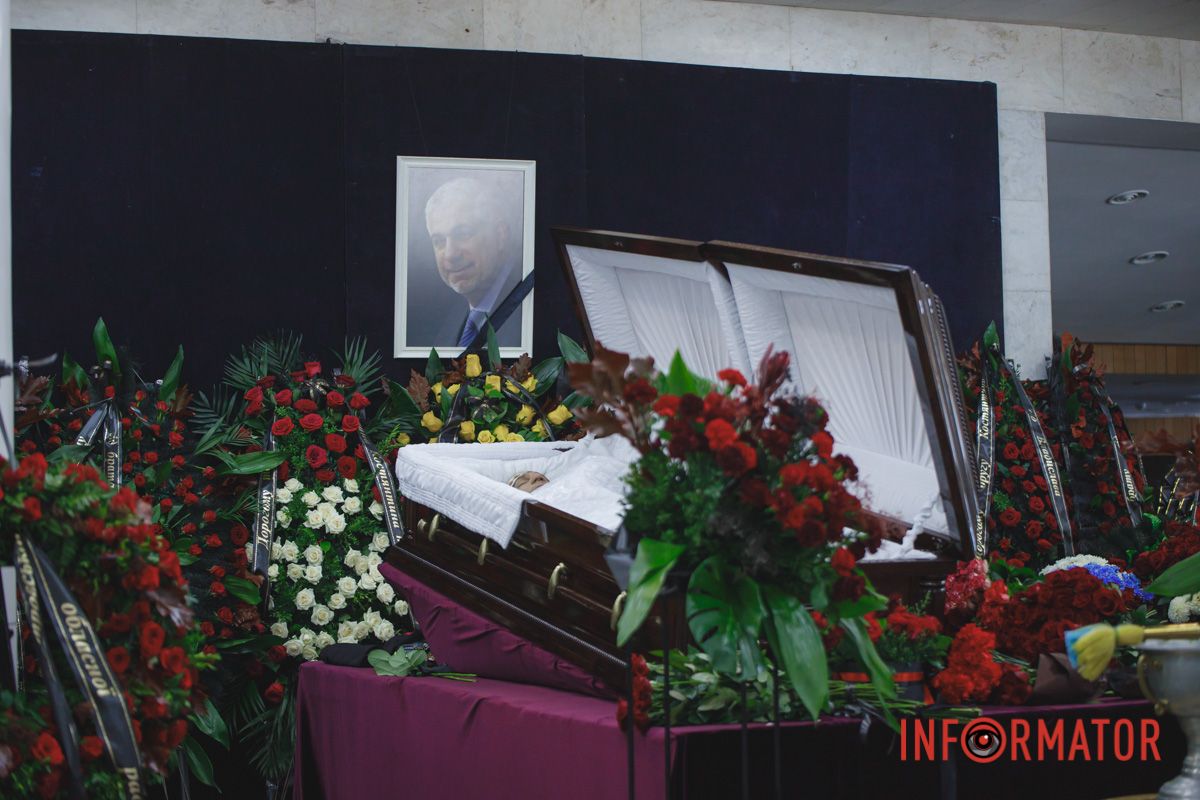 В Днепре провели в засвете руководителя театра оперы и балета Константина Пинчука 23