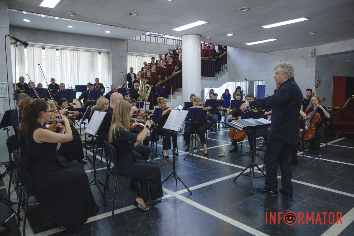 В Днепре провели в засвете руководителя театра оперы и балета Константина Пинчука 27