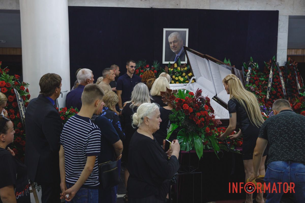 В Днепре провели в засвете руководителя театра оперы и балета Константина Пинчука 28