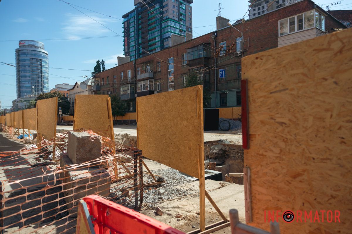 А еще они значительно большего диаметра - 800 миллиметров каждая труба вместо старых труб меньшего диаметра