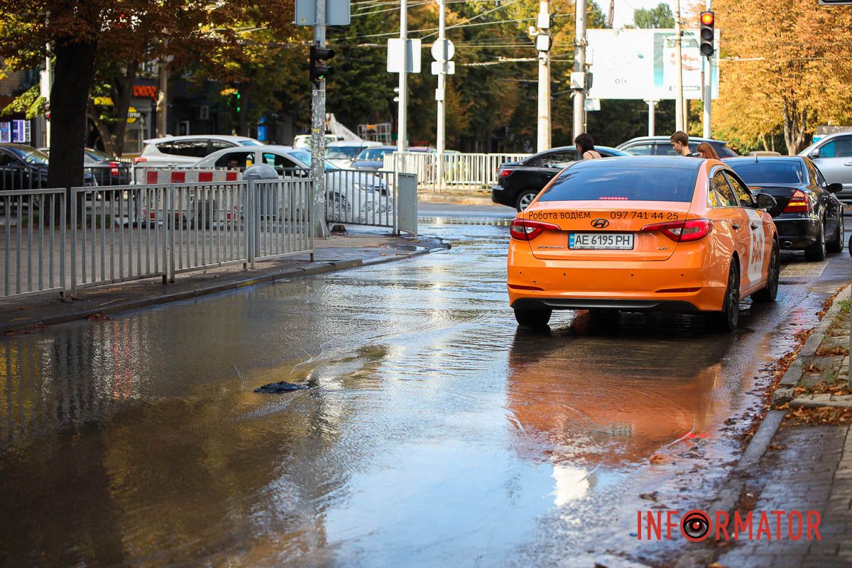Тот еще квест В Днепре улицу Независимости заливает водой 13