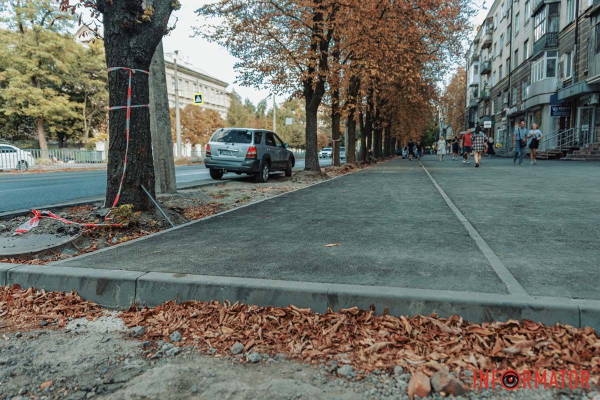 Про це пише Інформатор У Дніпрі на вулиці Незалежності завершили першу частину ремонту тротуару 6