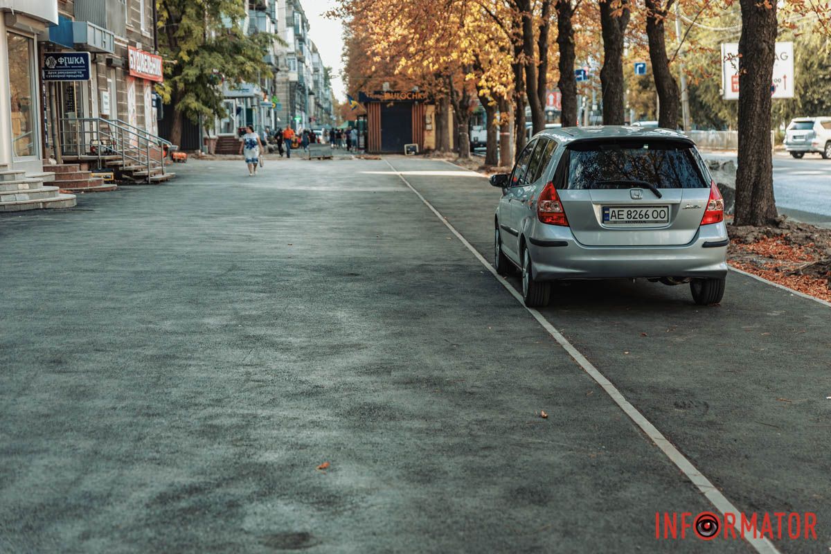 У майбутньому тут можуть висадити багаторічні кущі й трави У Дніпрі на вулиці Незалежності завершили першу частину ремонту тротуару 4