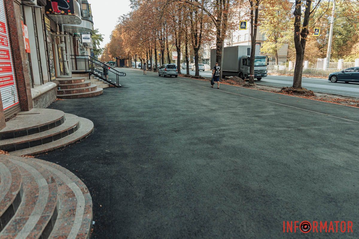 На вулиці Незалежності (колишня вулиця Титова) оновлюють тротуар У Дніпрі на вулиці Незалежності завершили першу частину ремонту тротуару 1