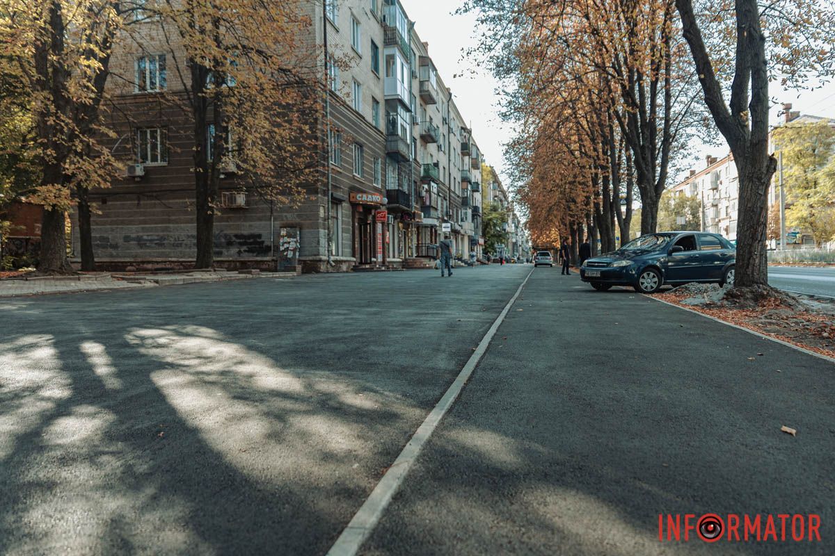 Зокрема, облаштували велодоріжку та суцільну лунку для майбутнього озеленення У Дніпрі на вулиці Незалежності завершили першу частину ремонту тротуару 3