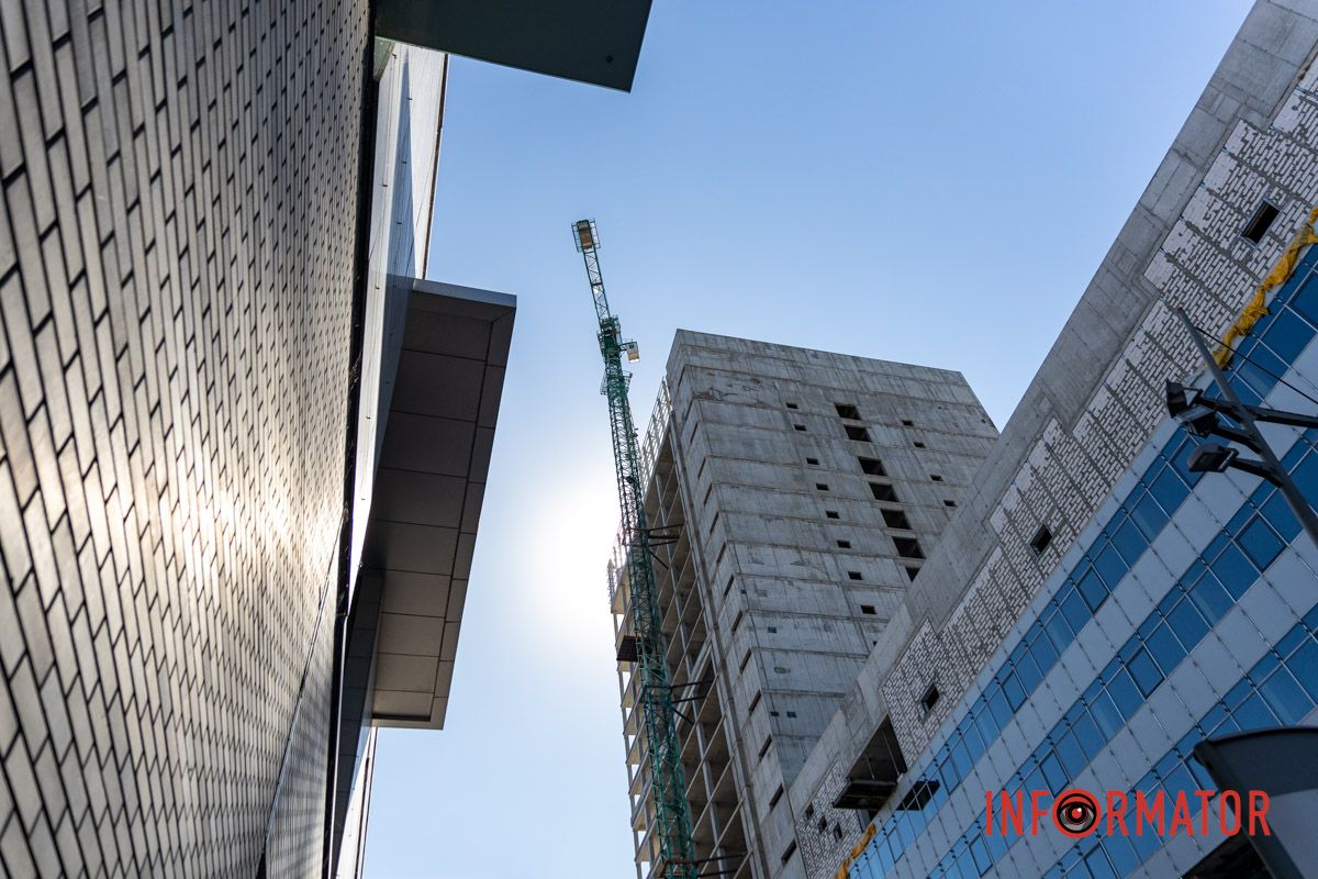 Между ТРЦ появился надземный переход Между ТРЦ появился надземный переход