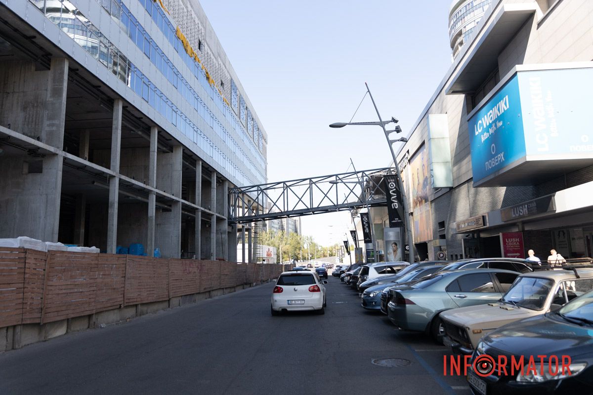 С тех пор улицу Харьковскую на этом участке перекрыли С тех пор улицу Харьковскую на этом участке перекрыли