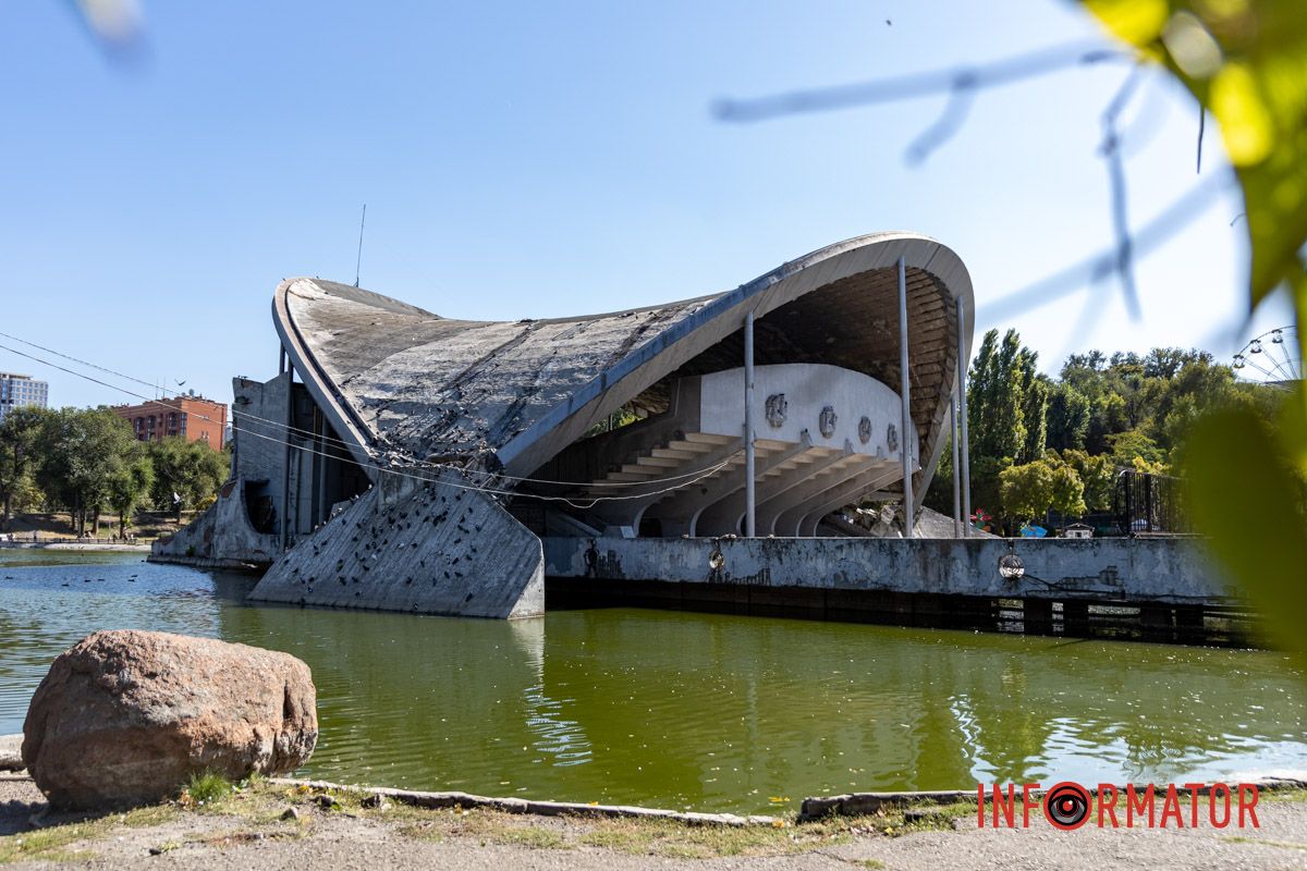 Парк в городе Грязное озеро и аварийная лестница: реальность парка Глобы в Днепре 27