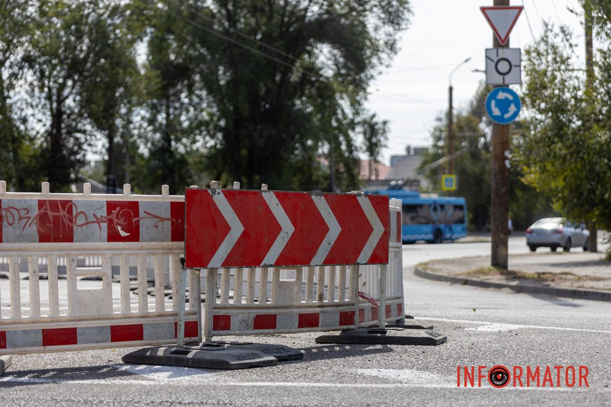 По состоянию на 8 сентября место огородили, но транспорт продолжает курсировать через кольцо По состоянию на 8 сентября место огородили, но транспорт продолжает курсировать через кольцо