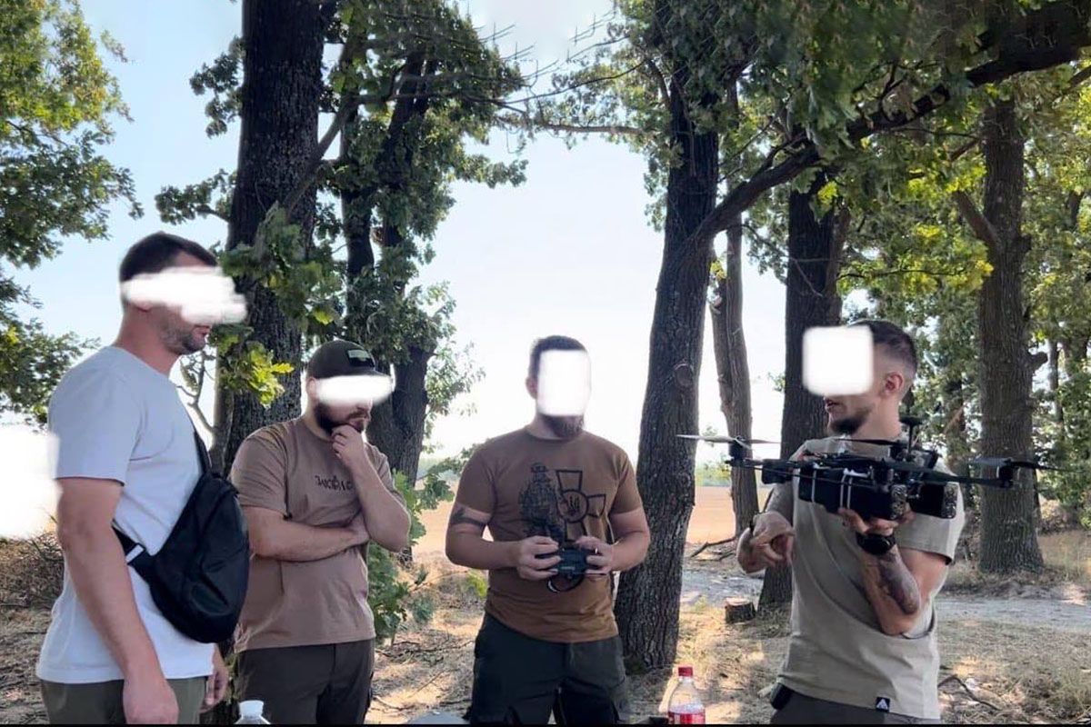 Бойові екіпажі 28 бригади навчаються керувати дронами STING