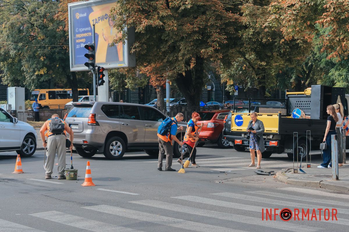 В Днепре на Яворницкого «скорая» въехала в Renault и Lexus 7
