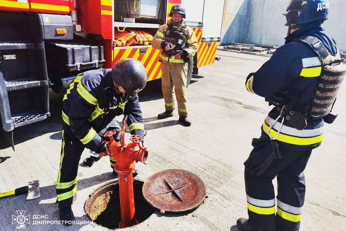 На місці "прильоту" у Кам'янському районі працюють рятувальники