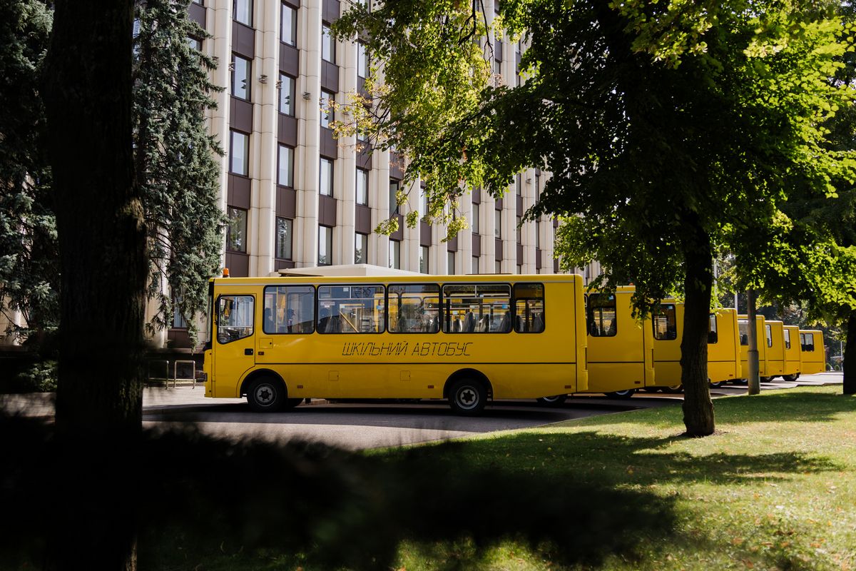 Громади Дніпропетровщини отримали чергову партію шкільних автобусів 6