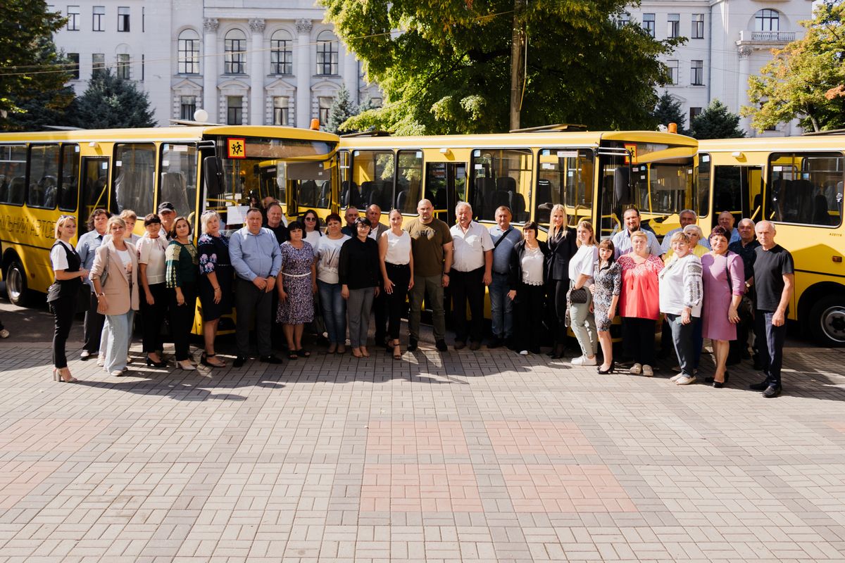 Громади Дніпропетровщини отримали чергову партію шкільних автобусів 7