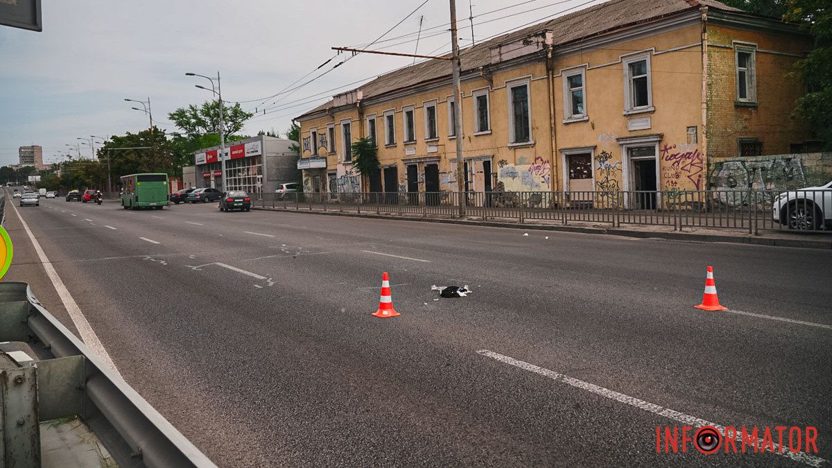 У Дніпрі на Слобожанському проспекті Chery збив чоловіка, який переходив дорогу по переходу: поліції потрібна допомога